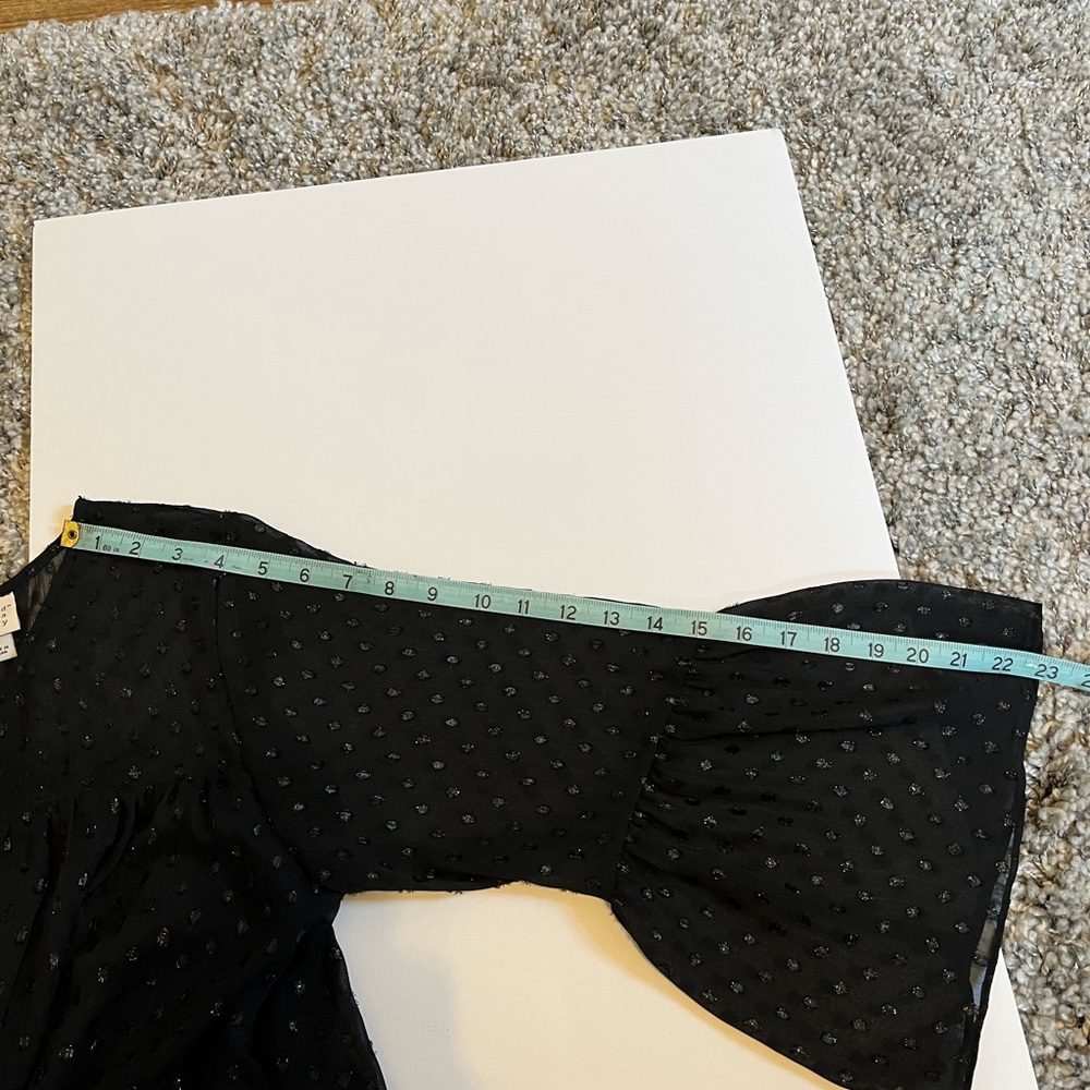 Bell sleeve blouse - Picture 2 of 8
